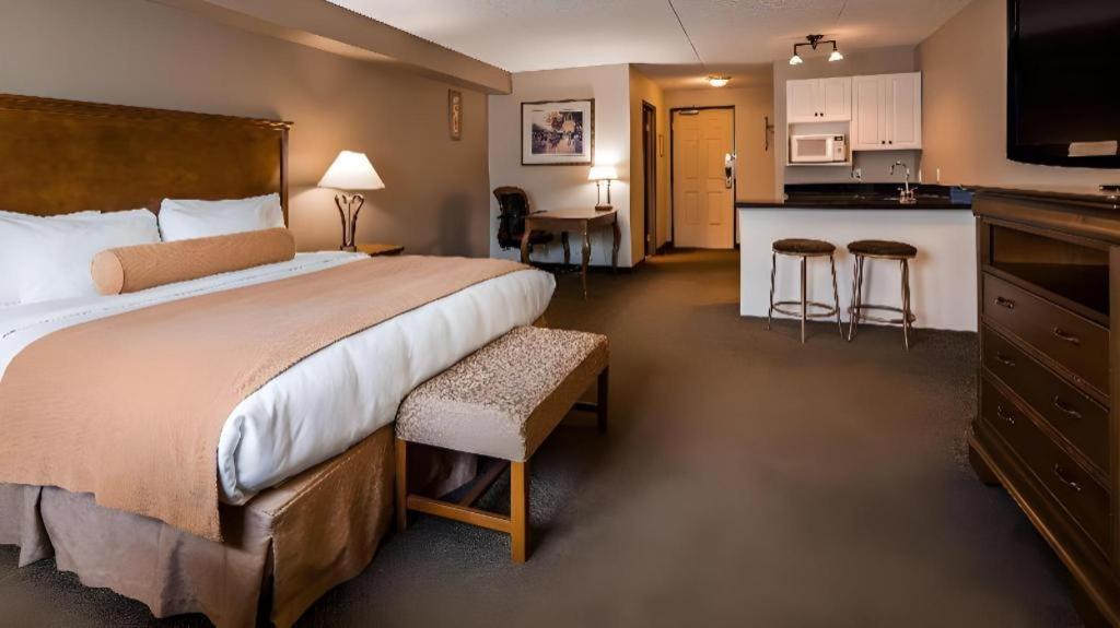 Best Western Plus Orillia Hotel 外观 照片
