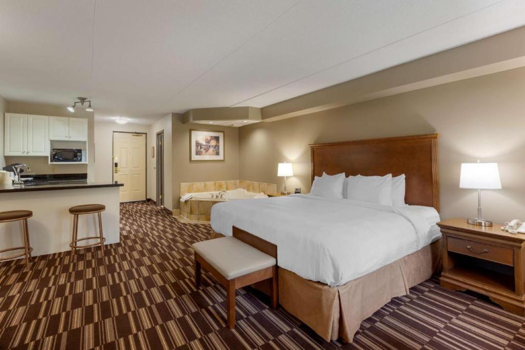 Best Western Plus Orillia Hotel 外观 照片