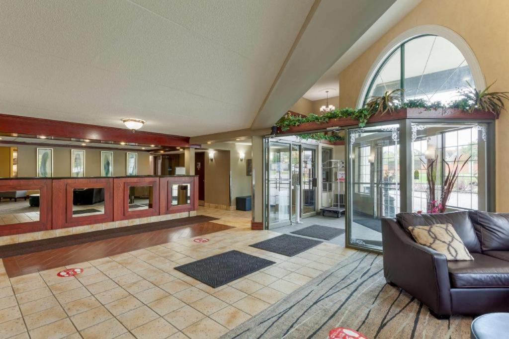 Best Western Plus Orillia Hotel 外观 照片